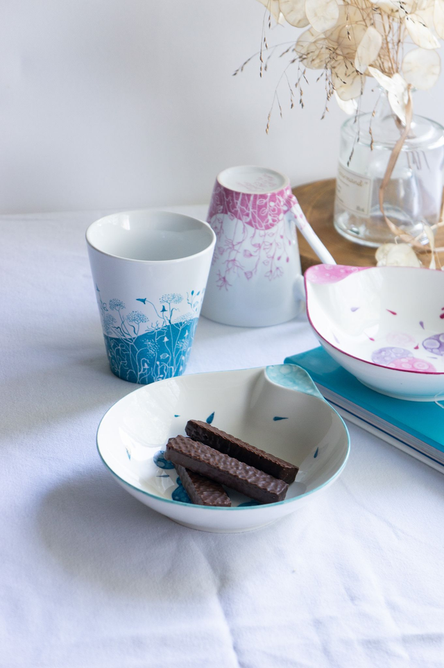 Coupelles en Porcelaine, en duo ou en solo, motifs abstraits bulles turquoise et framboise, plat apéritif ou vide poche à offrir