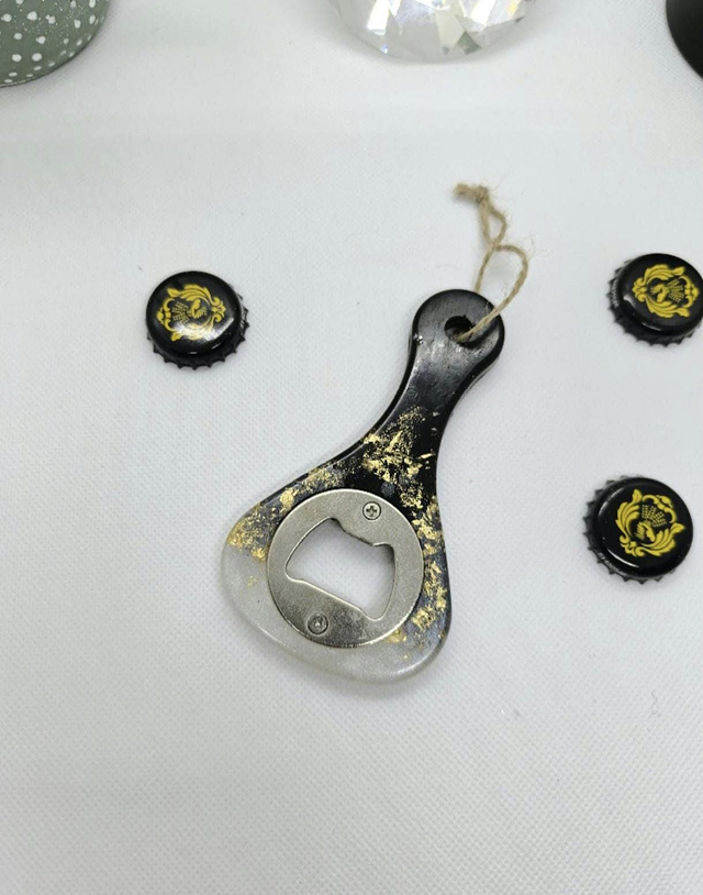 Décapsuleur noir et blanc nacré