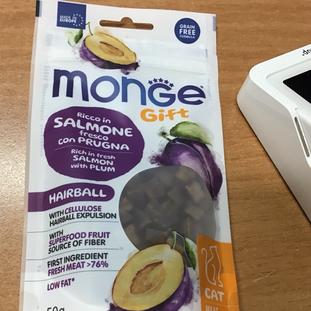 MONGE GIFT CAT SALMONE CON PRUGNA 50GR 8009470085137