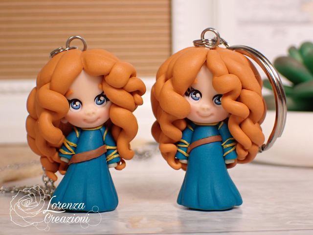 Collana e/o portachiavi modellato a mano artigianalmente, principessa Merida