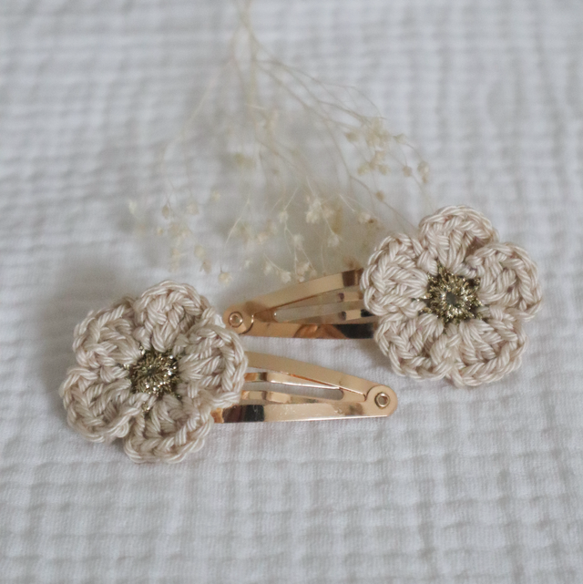 Barrettes fleurs jumelles sable doré 