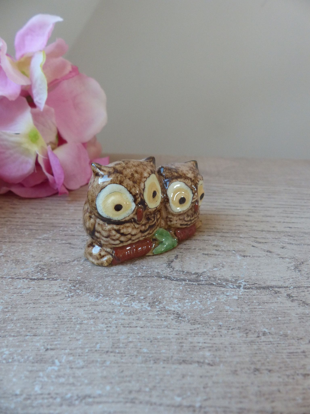 Figurine miniature couple chouettes poterie décor main, chouettes artisanales alsaciennes Poterie Soufflenheim, cadeau ami famille soutien