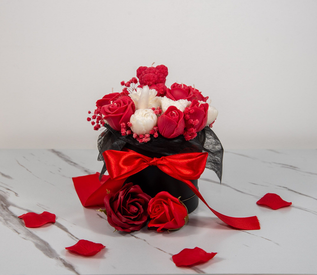 Blooming Passion Luxury Candle Bouquet | Red Roses &amp; Peony Essence