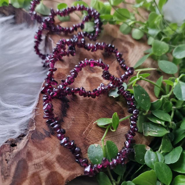 Garnet chip bracelet 