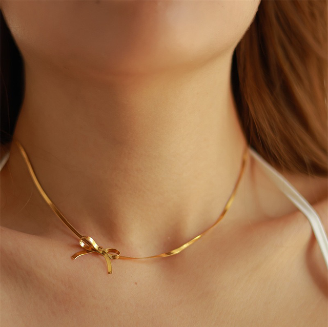 Bow style Gold necklace