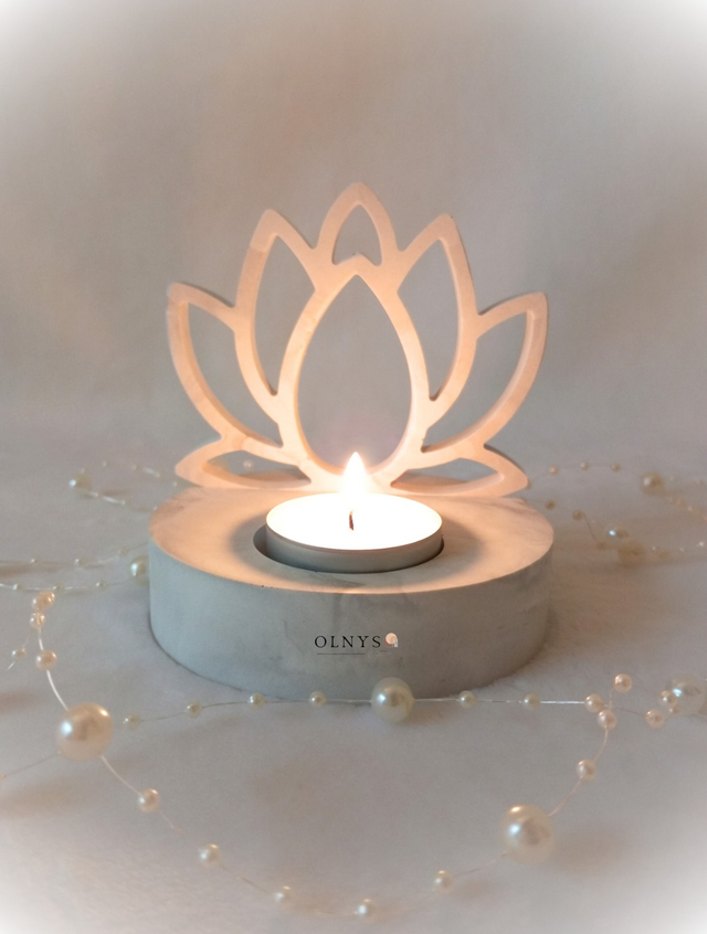Bougeoir &quot;fleur de lotus&quot; en plâtre 