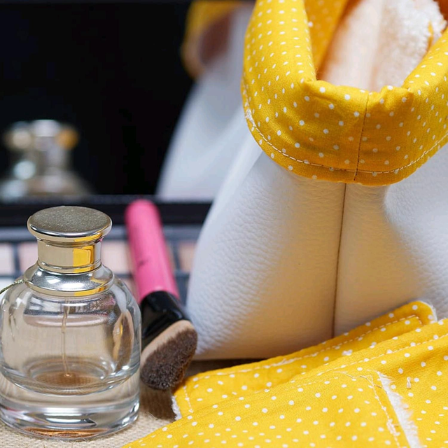 Paniere et ses lingettes coloris celon le stock disponible 