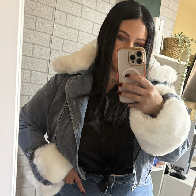 Chaqueta de pelo blanca 