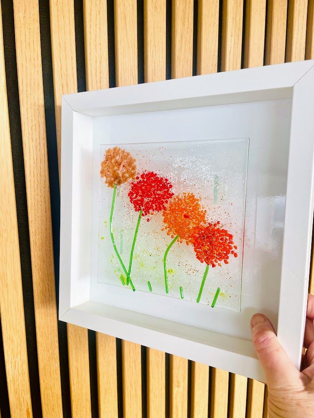 Oranje Rode Bolbloemen (Alliums) paneel 15x15 - op wit aluminium 25x25 - in wit houten dieptelijst