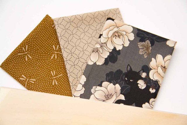 PACK de telas de gatos negros sobre gris, beige sashiko, libélulas en ocre