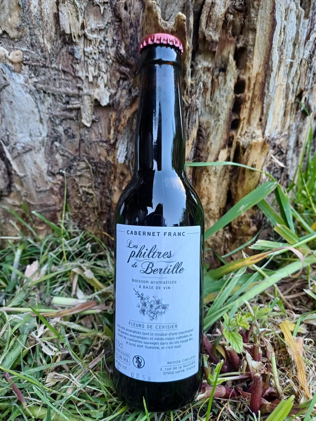 Vin rouge aux fleurs de cerisier 33cl