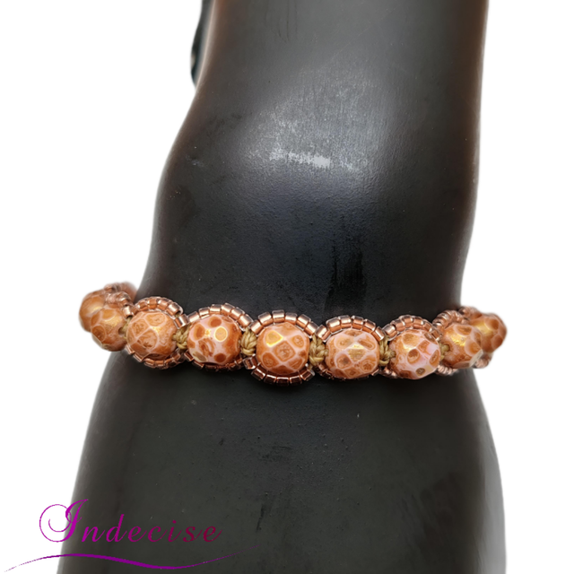 Bracelet perles de verre ocre et perles cuivre, fermoir acier - Création Indecise