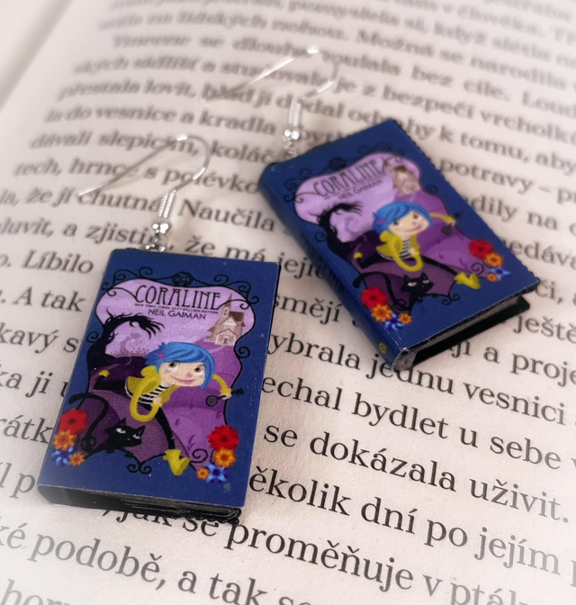Náušnice mini knížky Coraline