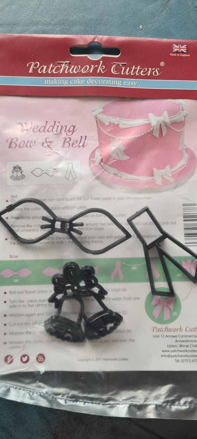 Patchwork Cutters Marion Frost Wedding Bow &amp; Bell cake decorating