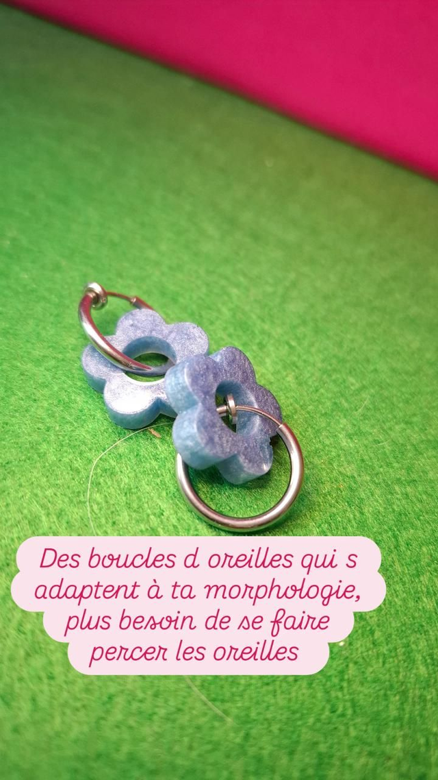 Boucles d'oreilles fleurs bleues pour oreilles non percées