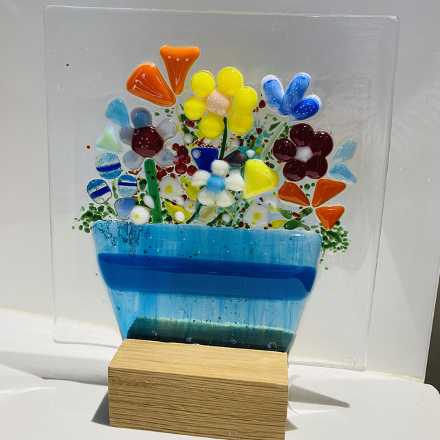 Flower pot bouquet on block 