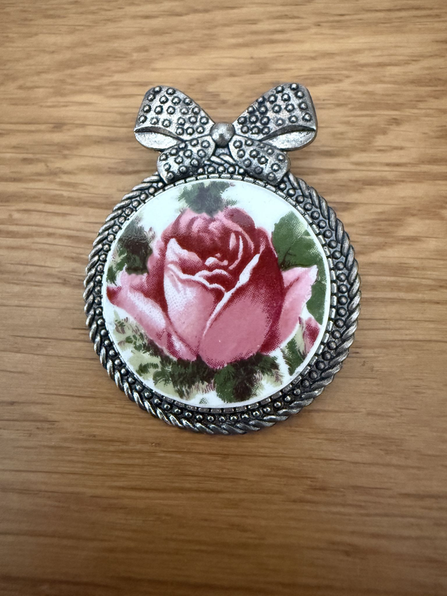 Broche florale romantique
