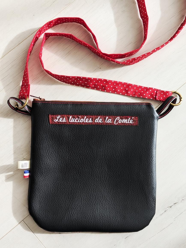 Escarcelle Alice est une punk