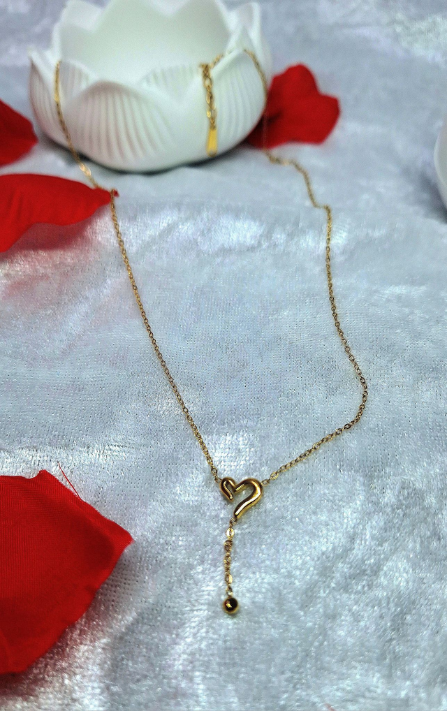 Angèle-Collier ligne de cœur.