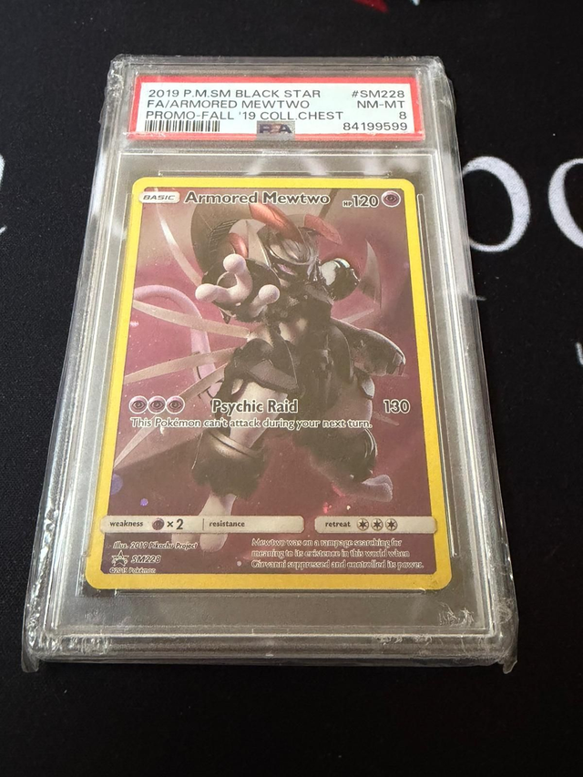 Armored Mewtwo (SM 228) PSA8