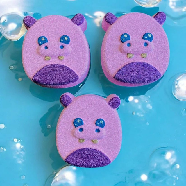 Bath Bomb Squish Hippo in Baby Powder Fragrance