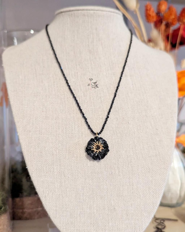 Collier spinelle noire argenté ou doré