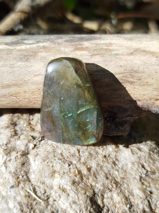 Labradorite cabochon 