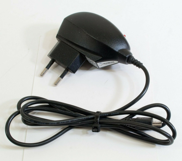 AC Adaptor ZTE STC-A22050UB-A 5V-700mA Gebraucht