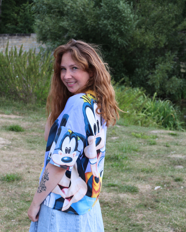 Chemise Upcyclée Oversize – Mickey &amp; Ses Amis – Taille 34 Unisexe 