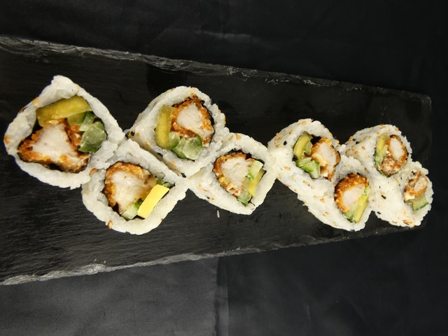 California Poulet concombre , mangue , sauce spicy   x8