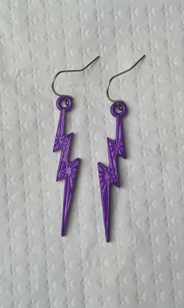 Earrings lightening bolt purple