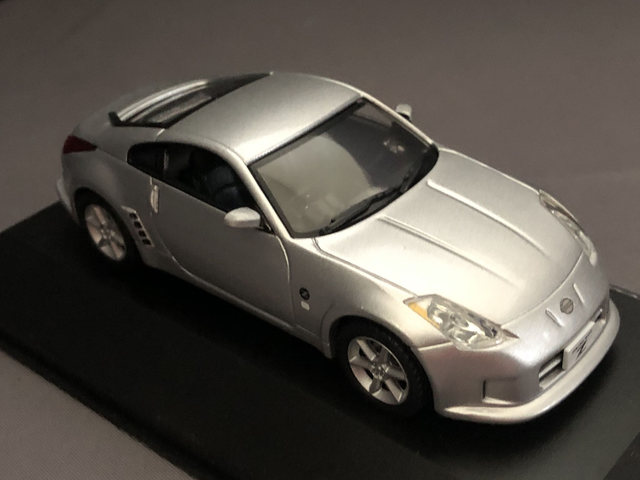 Nissan Fairlady Z long Noise silber J-Collection 1:43