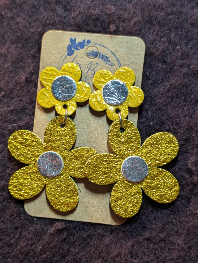 Boucles d'oreilles marguerite jaune m004