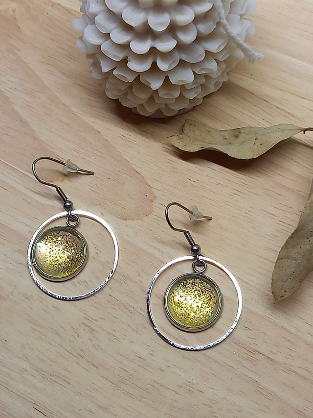Boucles d&#039;oreilles Cabochon &quot;Paillettes&quot; -  jaune / argenté / cercle