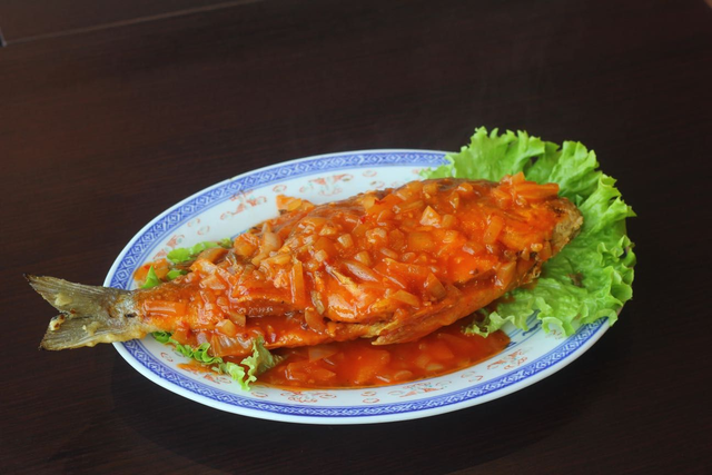 Dorade poêlé sauce piquante