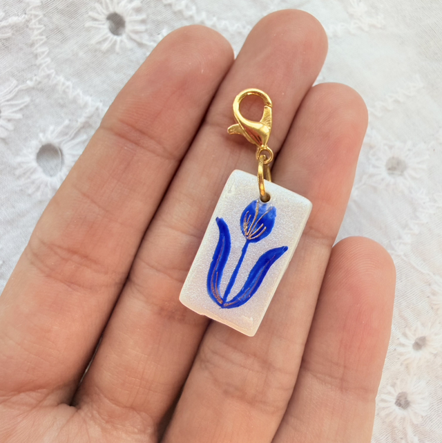 Blue Tulip Delft Style Charm