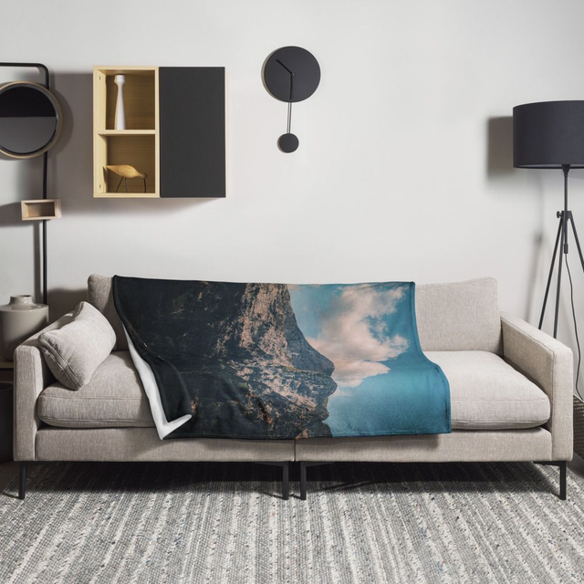 Coperta invernale paesaggistica di montagna perfetto per decorare la tua cucina con uno stile rustico e rilassante.