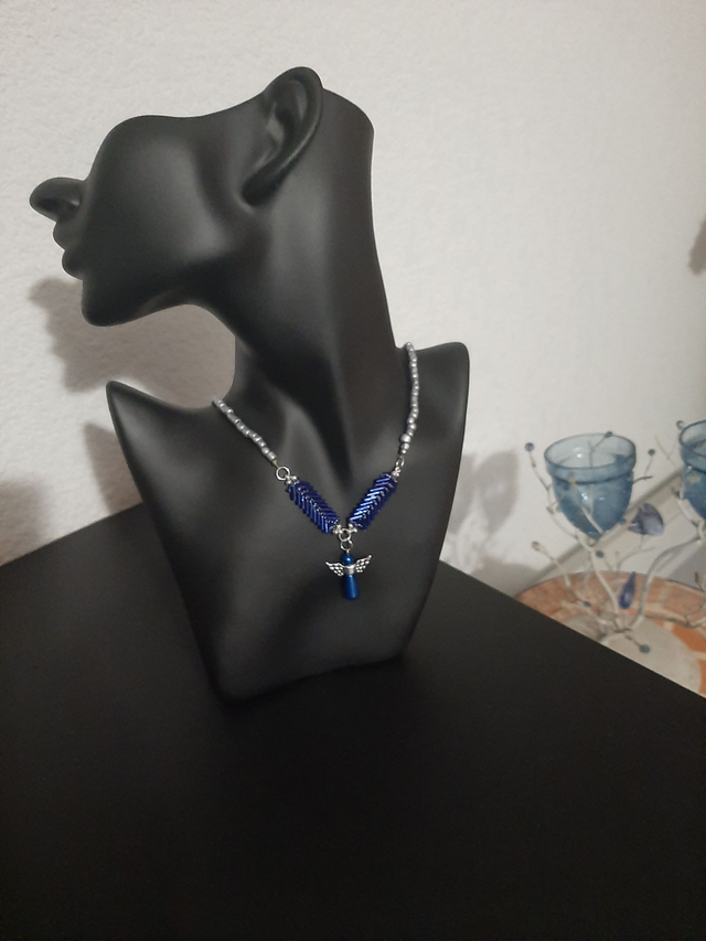 Collier inoxydable tissé silver  ange bleu azurite en perle rocaille 		 		