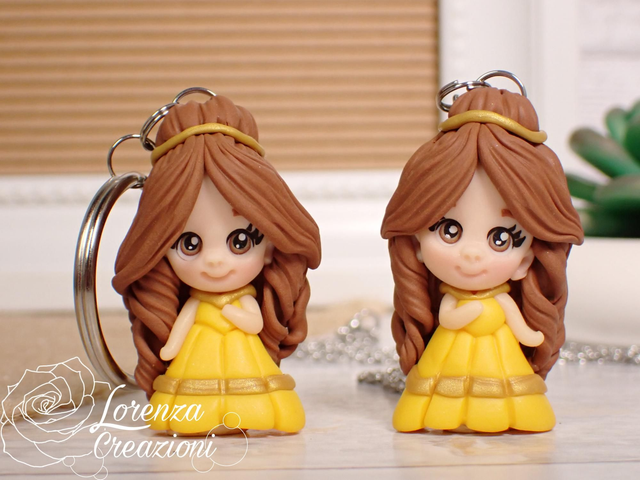 Collana e/o portachiavi modellato a mano artigianalmente, principessa Belle, la Bella e la Bestia