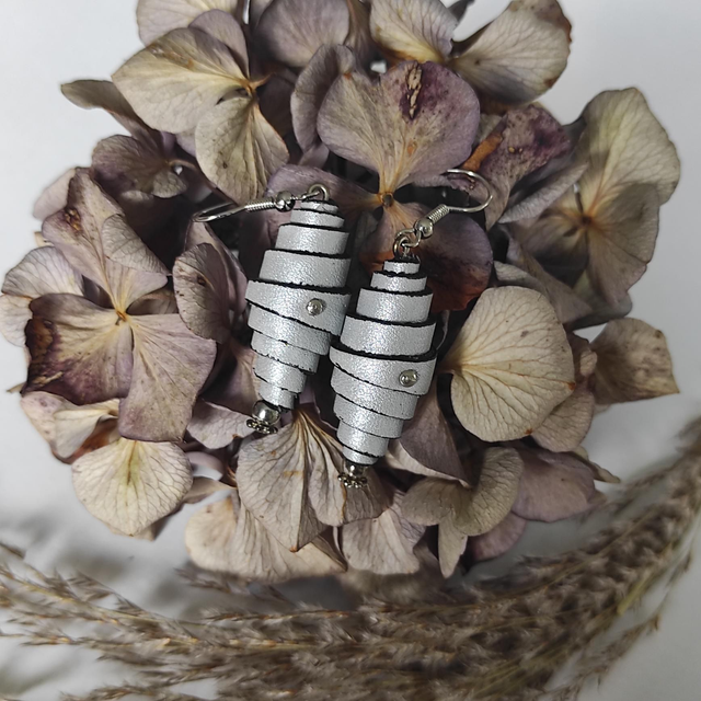 Boucles d&#039;oreilles Rouleaux en cuir 