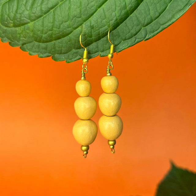 Brinco Bolas Lisas Longo Dourado