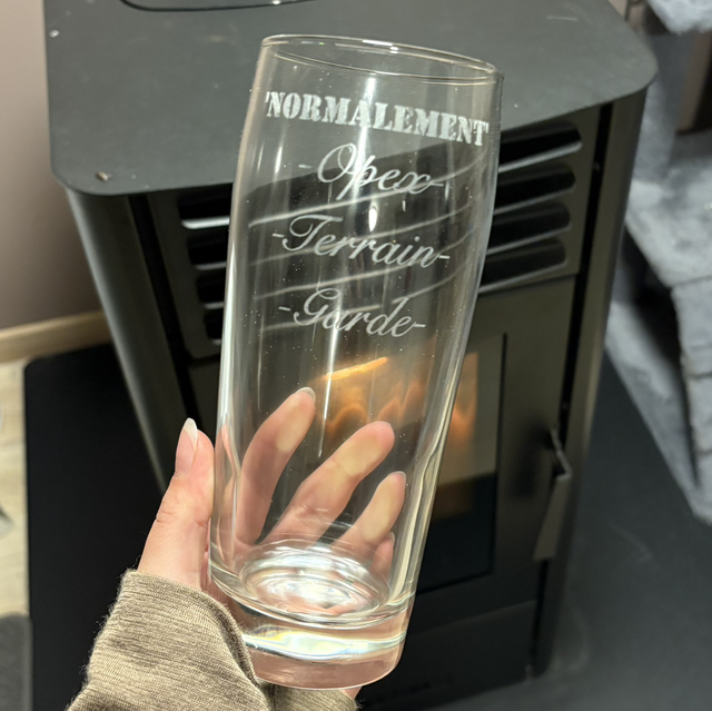 Verre à bière gravé "NORMALEMENT"