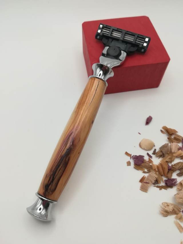 Rasoir à tête interchangeable, type Gillette Mach3 manche en bois d'if