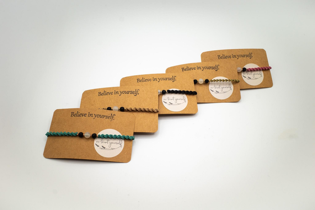 Armband mit Mond- und Lavastein, verschiedene Farben