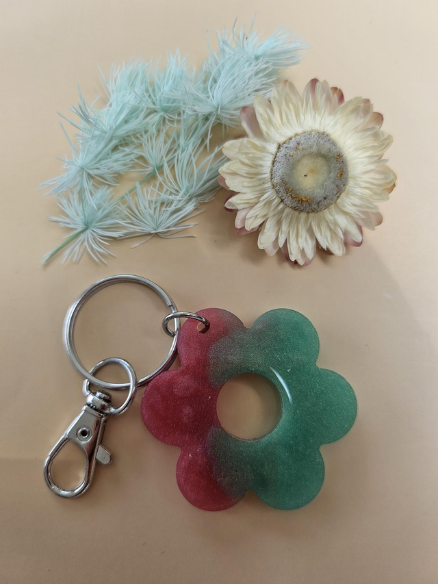 Porte-clés en résine - Grande fleur verte et rose