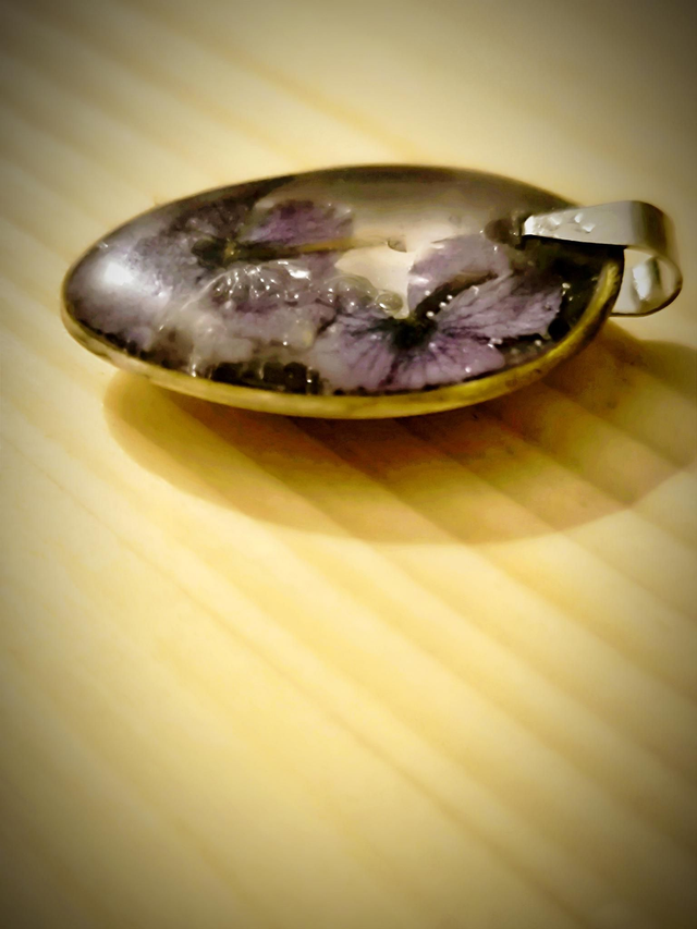 Pendentif argent et résine UV
