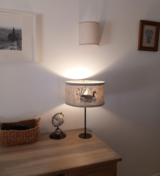 Abat-jour brodé pour lampe de table "Oie et ses oisons"