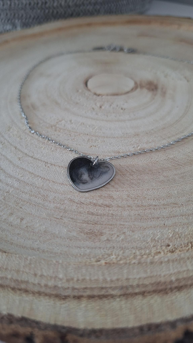 Collier cœur argenté blanc et noir