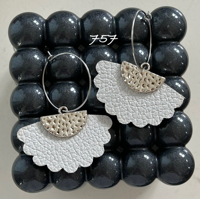 🤍Créoles argentées – Simili cuir blanc et gris - Réf. 757