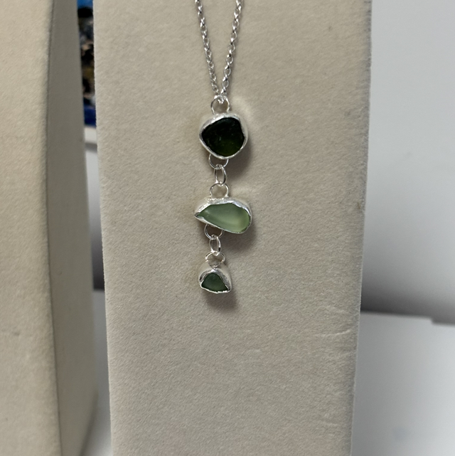 Tri glass pendant (4) 